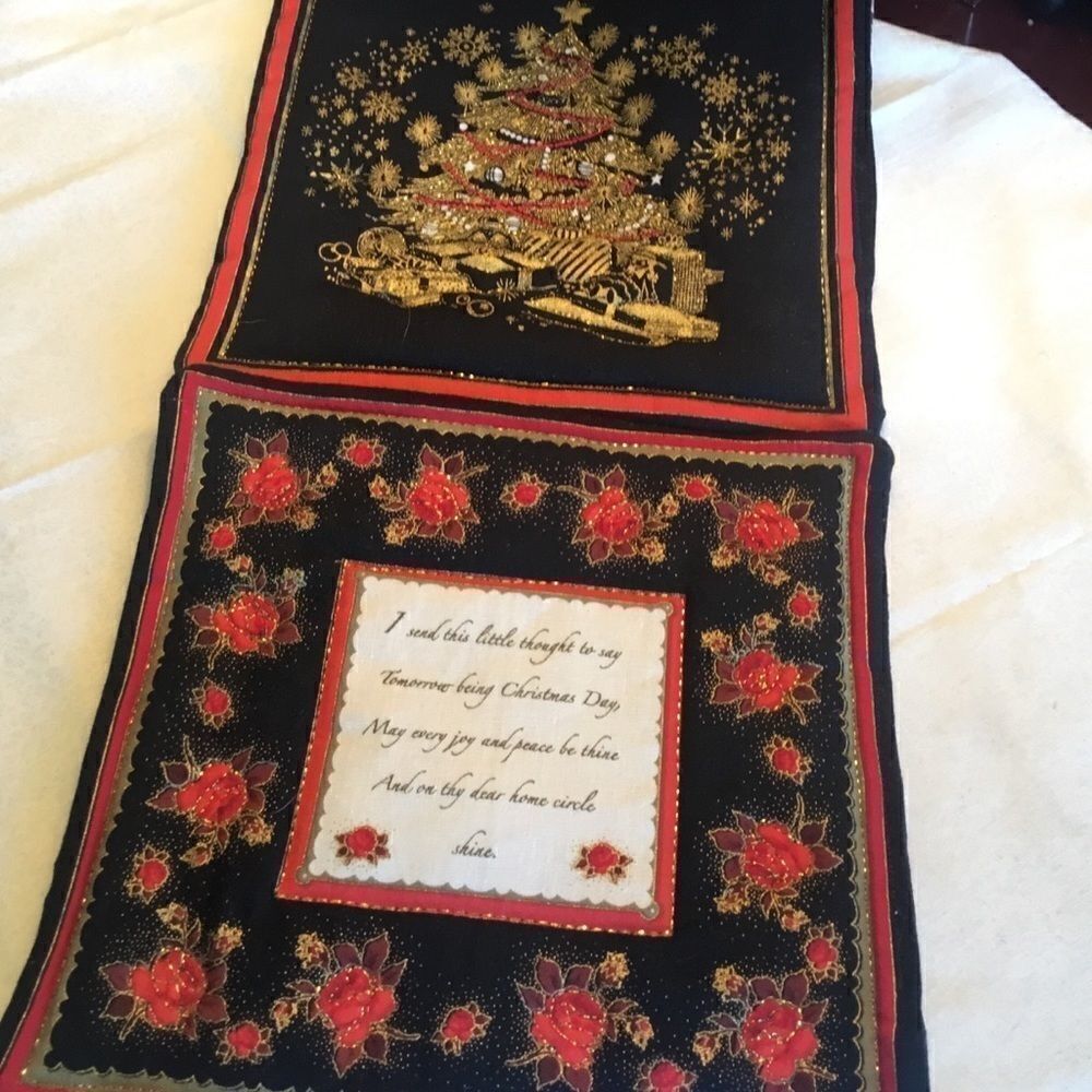 NWOT Set of 2 Holiday Wall Hangings